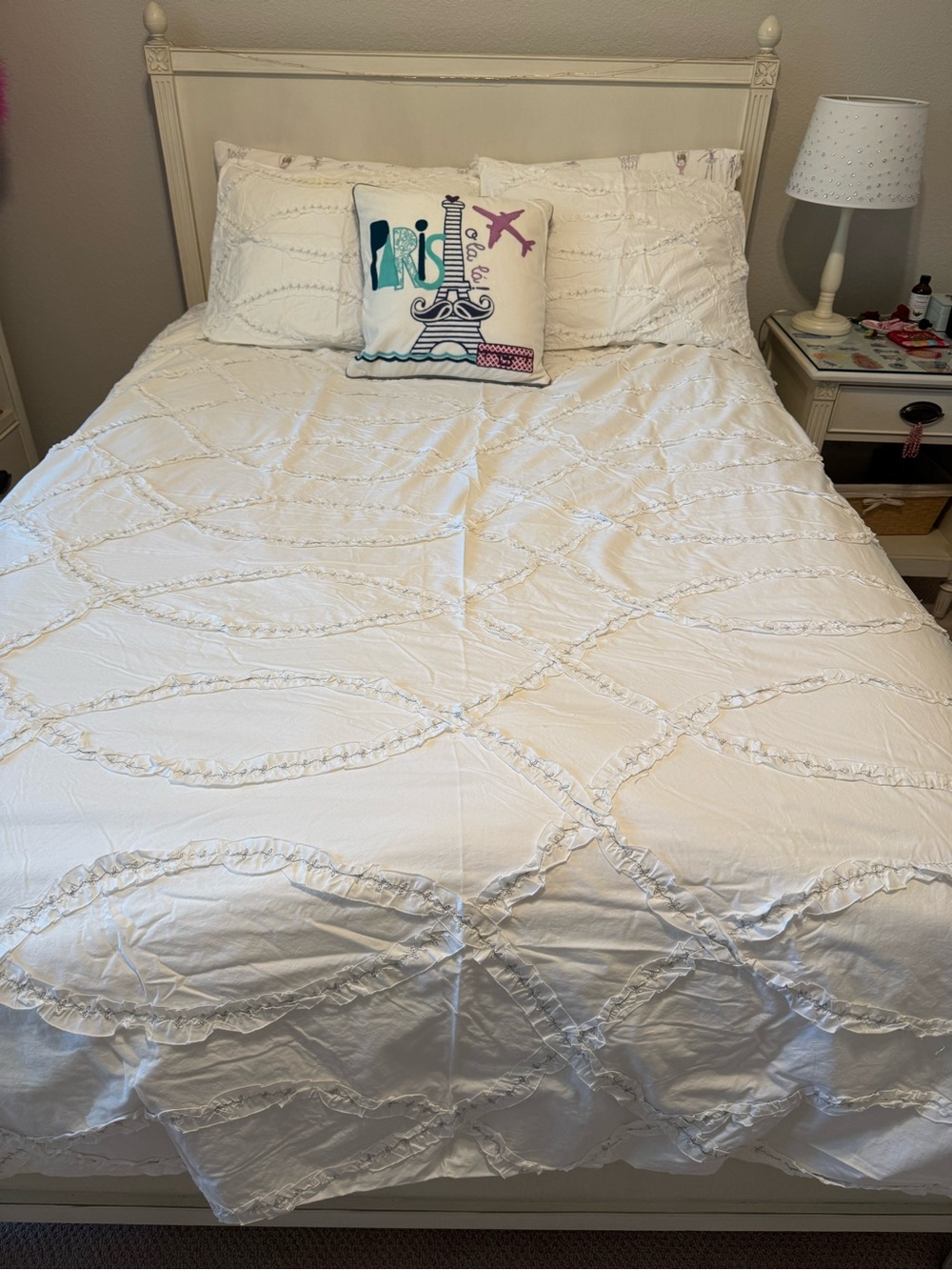 Pottery Barn Kids White Ruffled Lattice Duvet Cove, 2 shams and Paris pillow